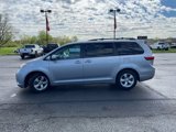Used 2017 Toyota Sienna LE image 2