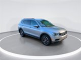 Used 2021 Volkswagen Tiguan SE w/ Panoramic Sunroof Package image 2