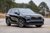 Used 2021 Toyota Highlander XLE image 3