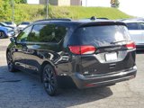 Used 2018 Chrysler Pacifica Touring-L Plus image 4