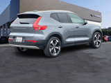 Used 2019 Volvo XC40 T5 Momentum image 2