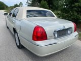 Used 2007 Lincoln Town Car Signature image 6
