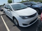 Used 2019 Chrysler Pacifica Touring-L image 3