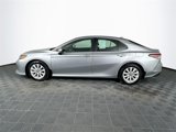 Used 2020 Toyota Camry LE image 3