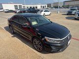Used 2016 Volkswagen Passat 1.8T R-Line w/ R-Line Lighting Package image 2
