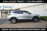 Used 2022 Kia Seltos EX image 2