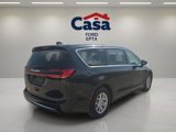 Used 2023 Chrysler Pacifica Touring-L image 3