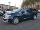 New 2025 Chrysler Pacifica Select image 3