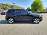 Used 2021 Volvo XC40 T4 Momentum image 3