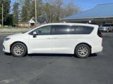 Used 2023 Chrysler Pacifica Touring-L image 2