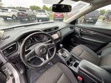Used 2017 Nissan Rogue SV w/ SV Premium Package image 5