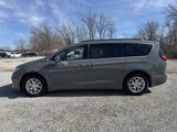Used 2022 Chrysler Pacifica Touring-L image 5