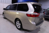 Used 2017 Toyota Sienna LE image 3