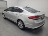 Used 2017 Ford Fusion SE w/ Fusion SE Technology Package image 3
