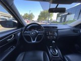 Used 2017 Nissan Rogue SV image 4