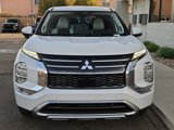 New 2025 Mitsubishi Outlander SE image 2