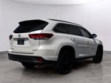 Used 2019 Toyota Highlander SE image 6