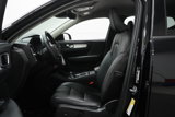 Used 2019 Volvo XC40 T5 Momentum image 2