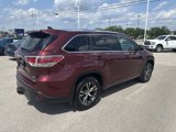 Used 2016 Toyota Highlander XLE image 3
