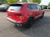 Used 2022 Volkswagen Taos SE w/ Panoramic Sunroof Package image 5