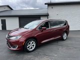 Used 2017 Chrysler Pacifica Touring-L Plus image 2