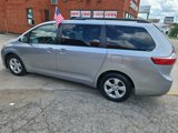 Used 2017 Toyota Sienna LE image 3