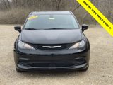 Used 2022 Chrysler Voyager LX image 2