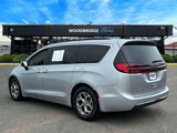 Used 2023 Chrysler Pacifica Limited image 5