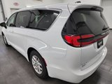 Used 2023 Chrysler Pacifica Touring-L image 6