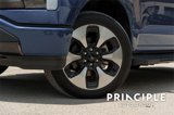 Used 2022 Ford F150 Lightning 4x4 SuperCrew image 5