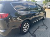 Used 2018 Chrysler Pacifica Touring-L image 3