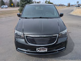 Used 2014 Chrysler Town & Country S image 4