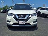 Used 2018 Nissan Rogue SV image 2