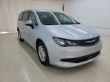 Used 2023 Chrysler Voyager LX image 3