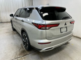 Used 2022 Mitsubishi Outlander SE image 2