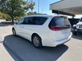 Used 2021 Chrysler Pacifica Touring-L image 3