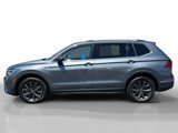 Certified 2022 Volkswagen Tiguan SE w/ Panoramic Sunroof Package image 2