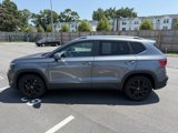 Used 2022 Volkswagen Taos SE image 2
