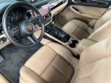 Certified 2024 Porsche Macan image 4