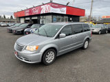 Used 2013 Chrysler Town & Country Touring image 3