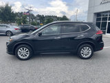 Used 2017 Nissan Rogue SV image 2