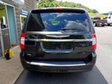 Used 2014 Chrysler Town & Country Touring image 4