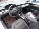Used 2022 Volkswagen Passat 2.0T SE image 4