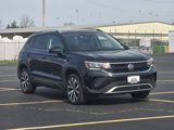 Used 2024 Volkswagen Taos SE w/ MDO Package image 2