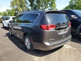 Used 2017 Chrysler Pacifica Touring-L image 3