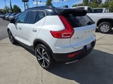 Used 2020 Volvo XC40 T5 R-Design image 3
