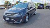 Used 2020 Chrysler Pacifica Touring-L image 3