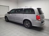Used 2017 Dodge Grand Caravan SXT image 3