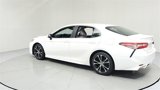 Used 2018 Toyota Camry SE image 3
