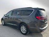 Used 2022 Chrysler Pacifica Touring-L image 3